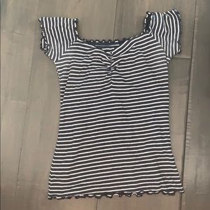 hollister small ruffled tee